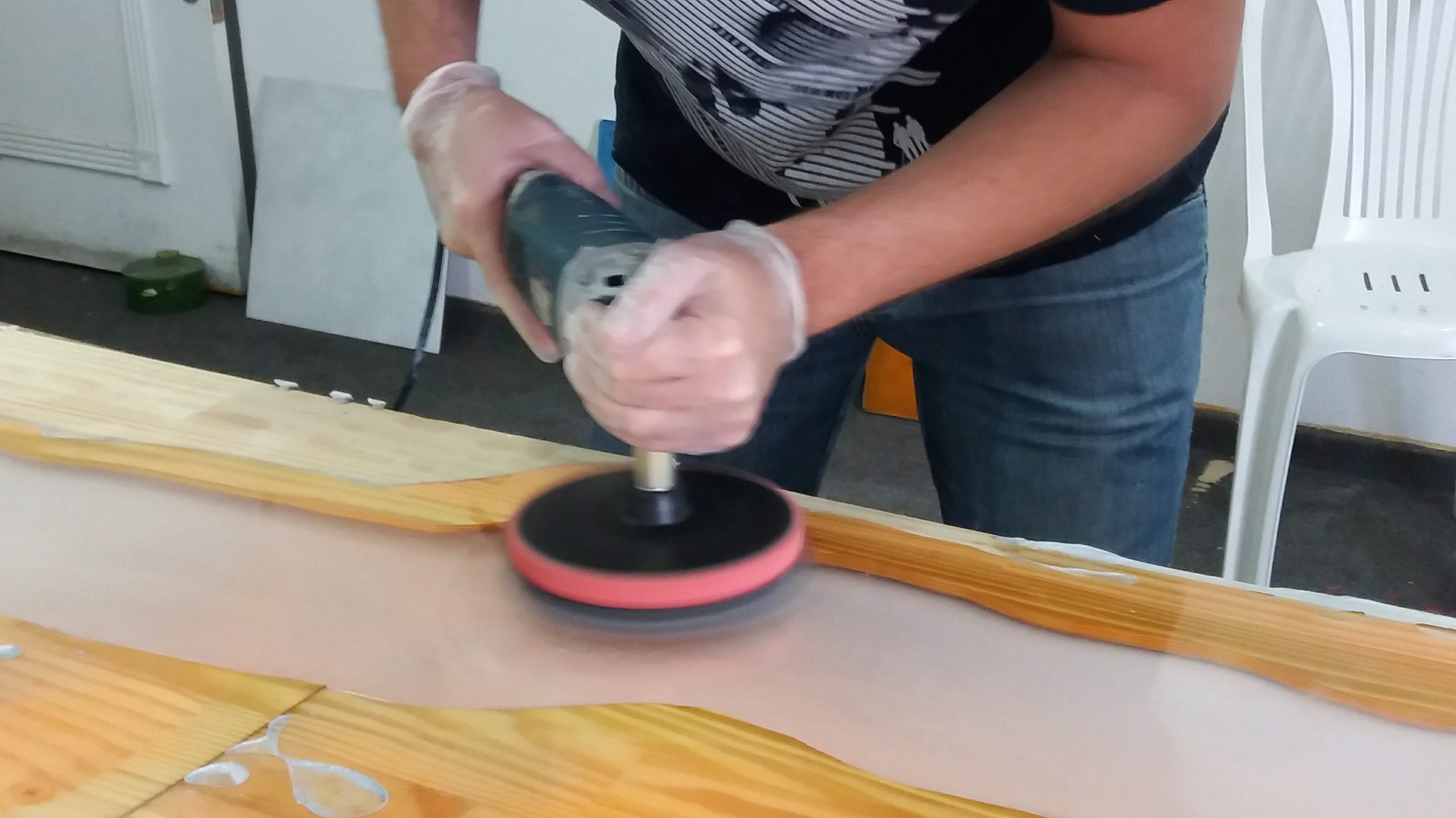 Restauração de Móveis com Resina Epóxi Cristal
