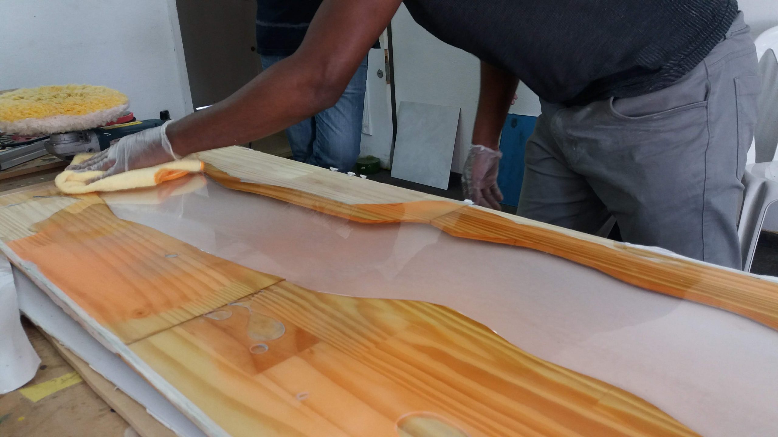 Restauração de Móveis com Resina Epóxi Cristal
