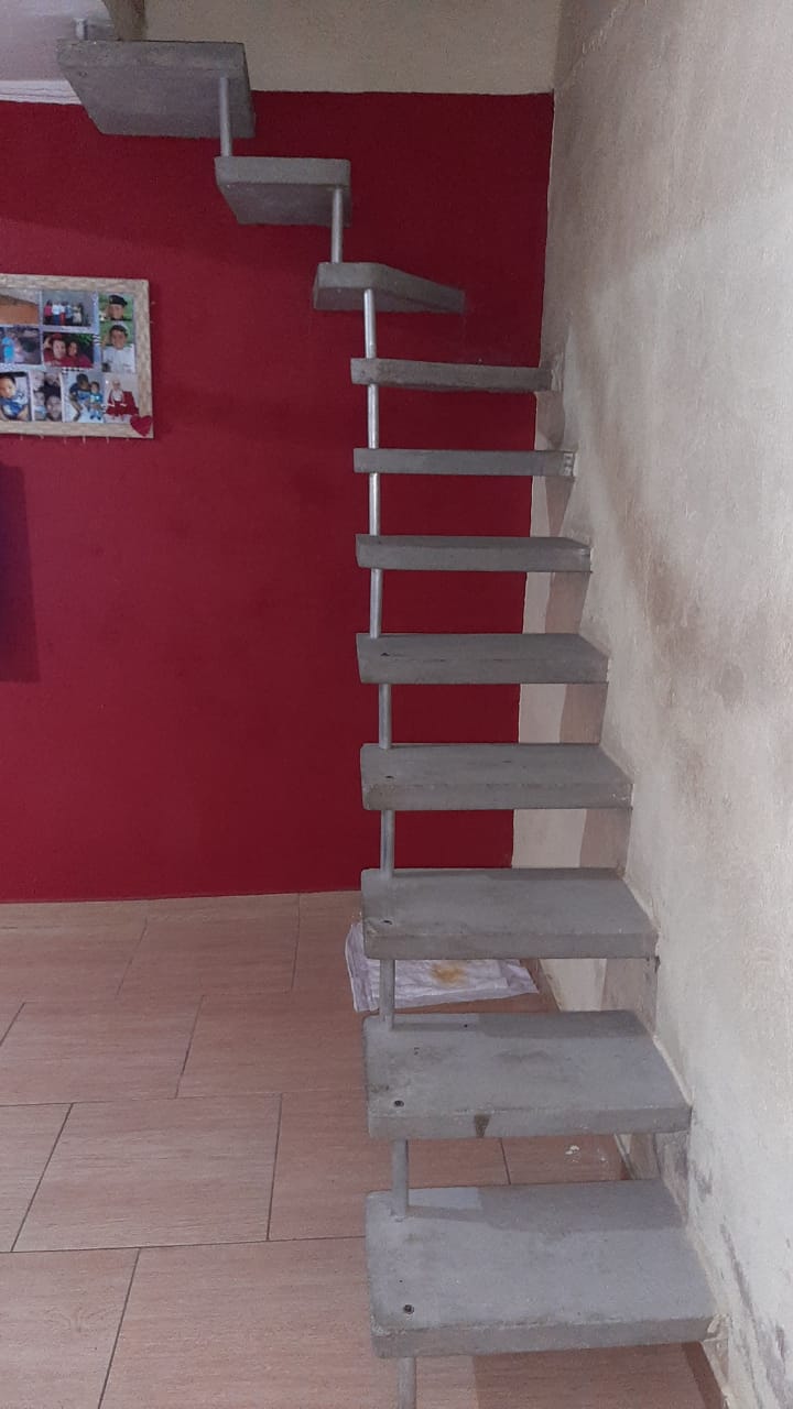 "Escada Pré Moldada Acabamento Epóxi