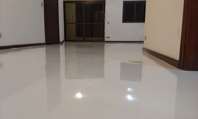 Piso epóxi rachadura e desplacamento