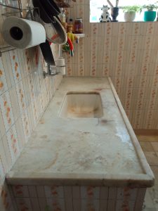 Pia de Granito Restaurada com Resina 