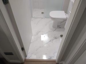 Resina Epóxi Banheiro Marmorizado Branco Com Cinza